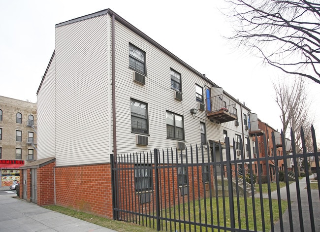 Brownsville Gardens in Brooklyn, NY - Foto de edificio - Building Photo