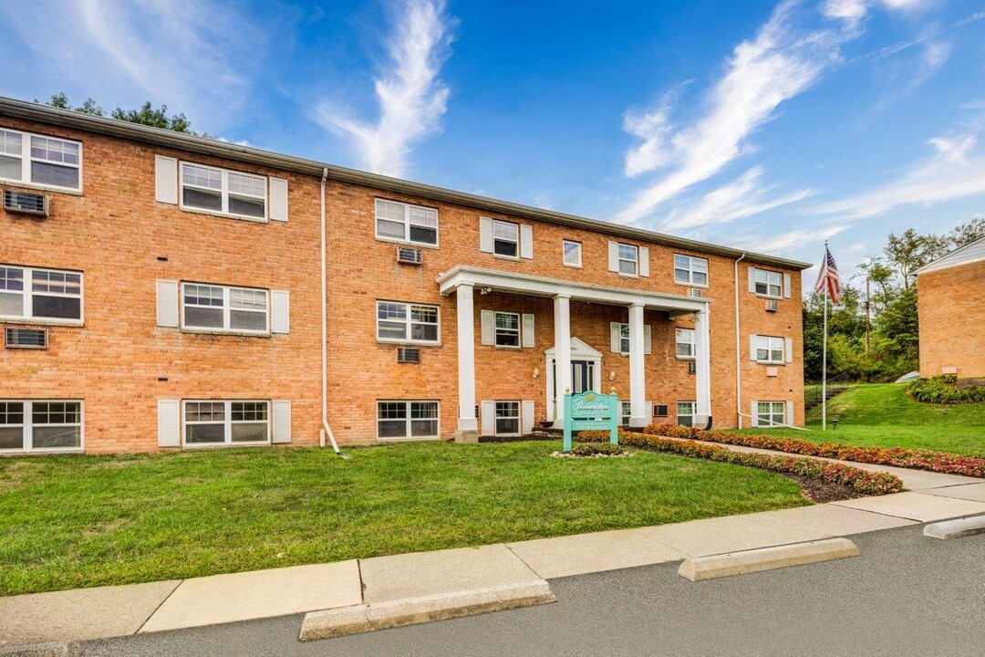 Presidential Arms Apartment Homes in Allison Park, PA - Foto de edificio