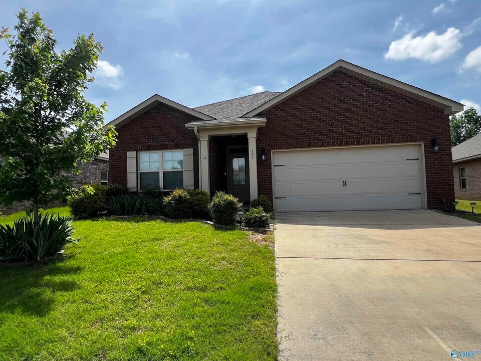 107 Fourstar Ln in Madison, AL - Building Photo