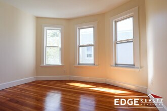 86 Easton St, Unit 3 in Boston, MA - Foto de edificio - Building Photo