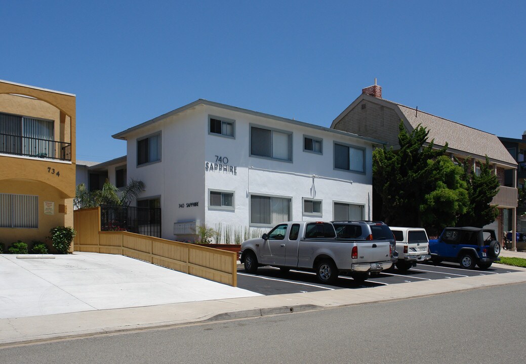 740 Sapphire St in Pacific Beach, CA - Building Photo