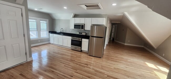 413 Winthrop Ave, Unit 1