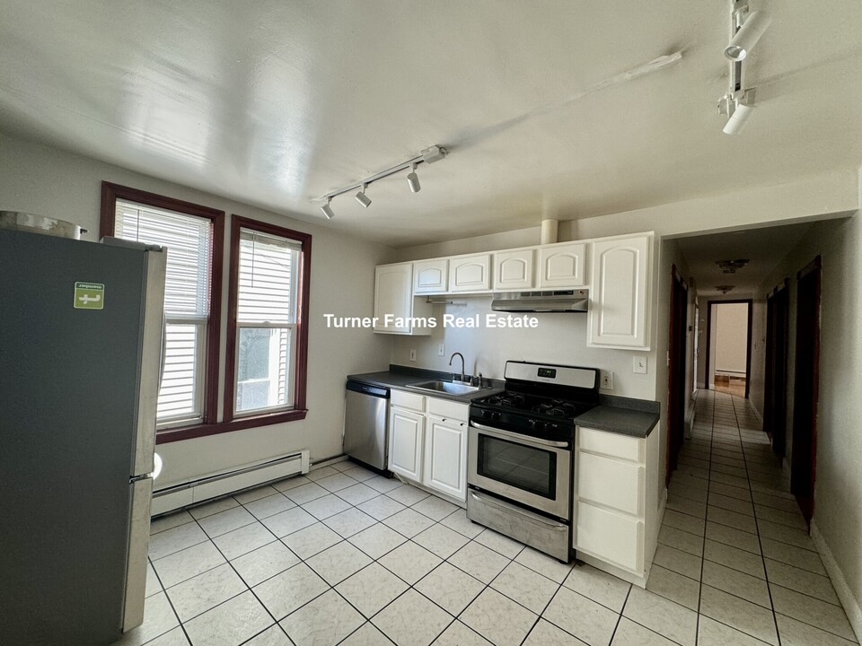 19 Monmouth St, Unit 2 in Boston, MA - Building Photo