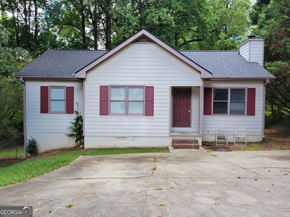 271 Rutledge Dr in Winder, GA - Building Photo