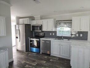 43 Lake Griffin Dr in Fruitland Park, FL - Building Photo - Building Photo