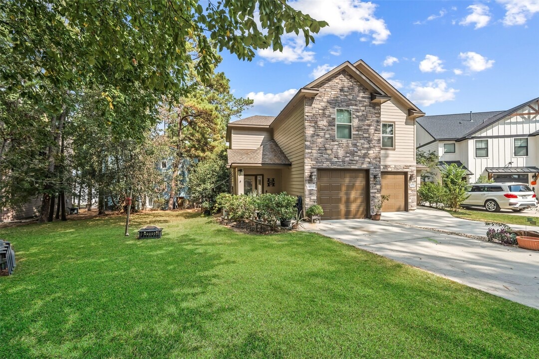 1413 E April Villa in Montgomery, TX - Building Photo