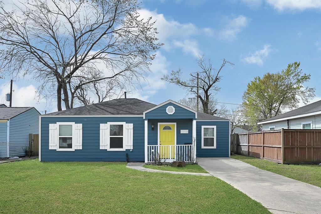 7710 Erath St in Houston, TX - Building Photo