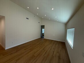 10959 Collins St in Los Angeles, CA - Building Photo - Building Photo