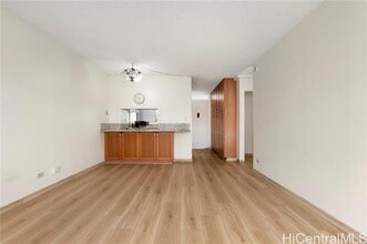 2421 Ala Wai Blvd in Honolulu, HI - Building Photo - Building Photo