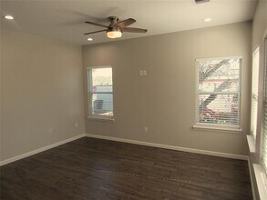 5779 Belarbor St-Unit -B in Houston, TX - Foto de edificio - Building Photo