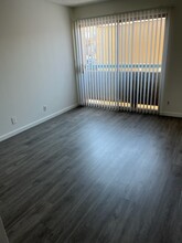 2796 Francis Ave, Unit 203 in Los Angeles, CA - Building Photo - Building Photo