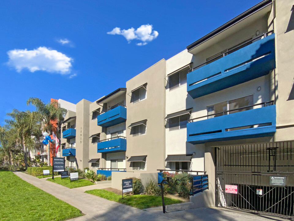 Bluffside Terrace Apartments in Studio City, CA - Building Photo