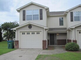 555 Wingspan Way in Crestview, FL - Building Photo