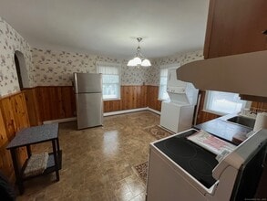18 Coe Ln in Ansonia, CT - Building Photo - Building Photo