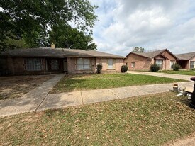 2435 Spring Dusk Ln in Spring, TX - Building Photo