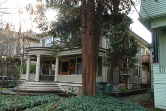 2256 NW Johnson St in Portland, OR - Foto de edificio - Building Photo