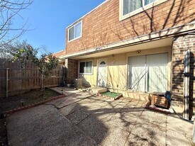 4401 Tophill Ln in Irving, TX - Building Photo