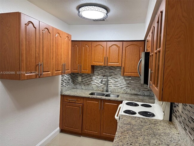 5211 NW 16th St in Lauderhill, FL - Building Photo - Building Photo