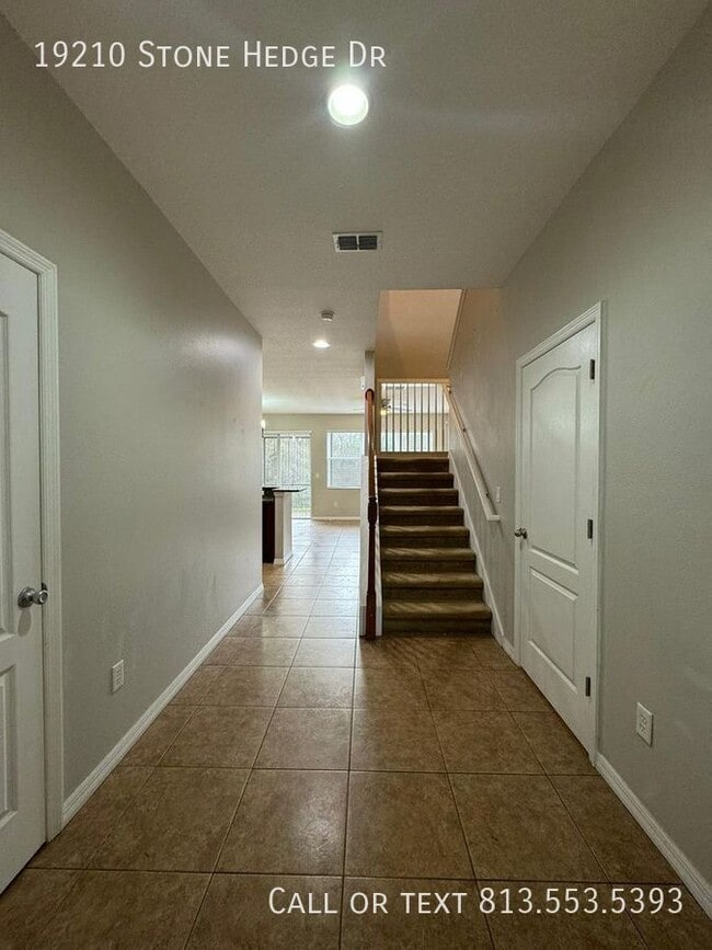 19210 Stone Hedge Dr in Tampa, FL - Building Photo - Building Photo