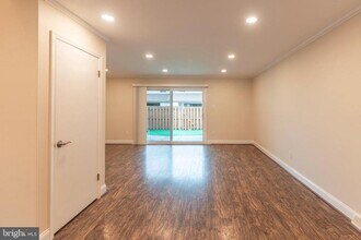 308 Wayne Ct in Holland, PA - Building Photo - Building Photo