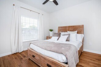 Town Park Townhomes in Houston, TX - Foto de edificio - Building Photo