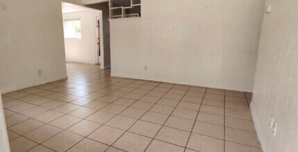 2050-2033 33rd Ave N in St. Petersburg, FL - Building Photo - Building Photo