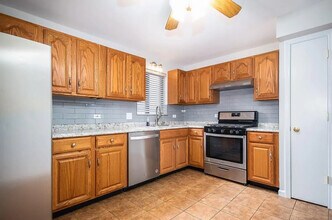 6040 Lake Bluff Dr in Tinley Park, IL - Building Photo - Building Photo