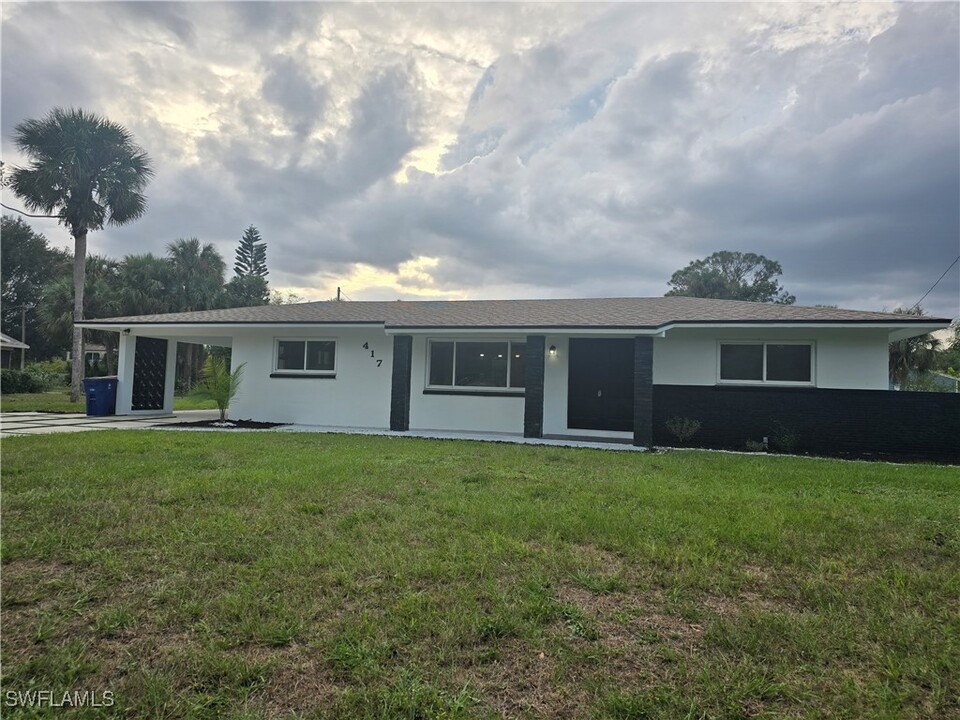 417 Roosevelt Ave in Lehigh Acres, FL - Building Photo