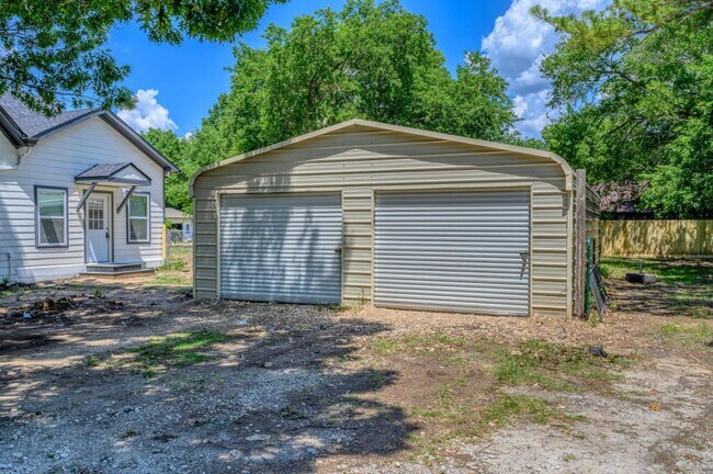 114 N Main in Sadler, TX - Building Photo - Building Photo