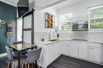 2608 W Swann Ave-Unit -3 in Tampa, FL - Foto de edificio - Building Photo