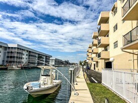 3860 NE 170th St in North Miami Beach, FL - Building Photo