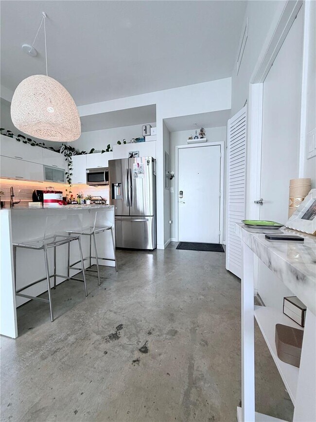 133 NE 2nd Ave, Unit 2009 in Miami, FL - Building Photo - Building Photo