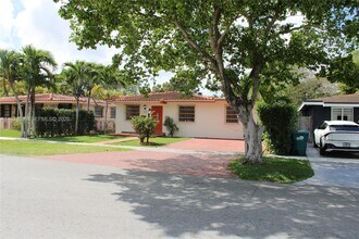 3040 SW 69th Ave in Miami, FL - Building Photo - Building Photo