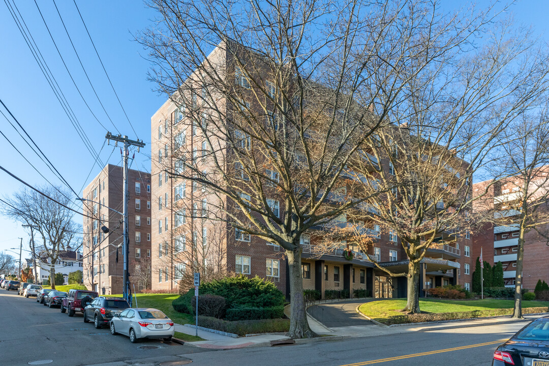 Summit Apartments in Port Chester, NY - Building Photo