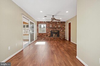 10624 Marbury Rd in Oakton, VA - Building Photo - Building Photo