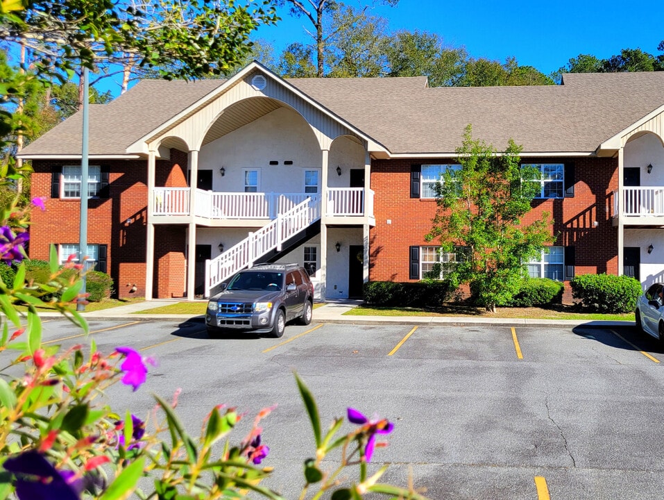 The Retreat at Pineview in Valdosta, GA - Building Photo