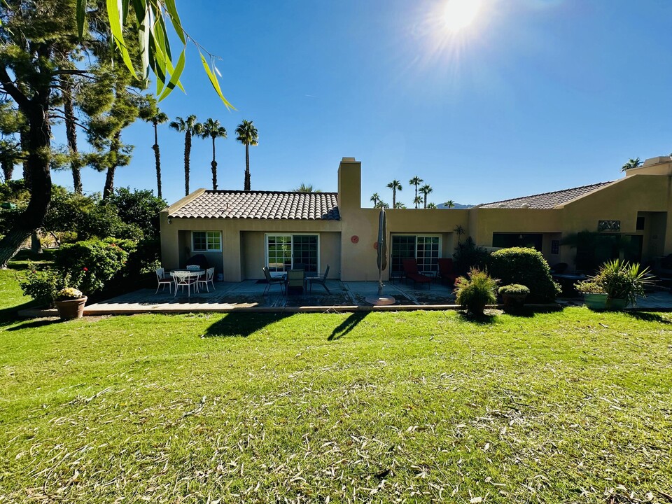 19 Mission Ct in Rancho Mirage, CA - Building Photo