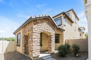 7057 S 7th Ln in Phoenix, AZ - Building Photo
