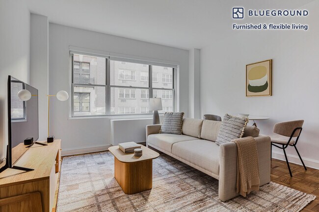 136 E 55th St in New York, NY - Building Photo - Building Photo