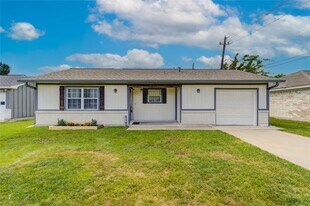 5317 Crestmont St in Baytown, TX - Building Photo