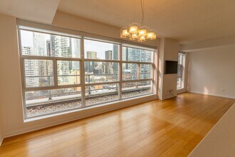 11-1611 St Joseph St in Toronto, ON - Building Photo - Building Photo