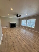 23158 Leonora Dr in Woodland Hills, CA - Building Photo - Building Photo