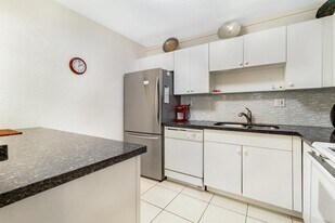 760 SE 2nd Ave, Unit H106 in Deerfield Beach, FL - Building Photo