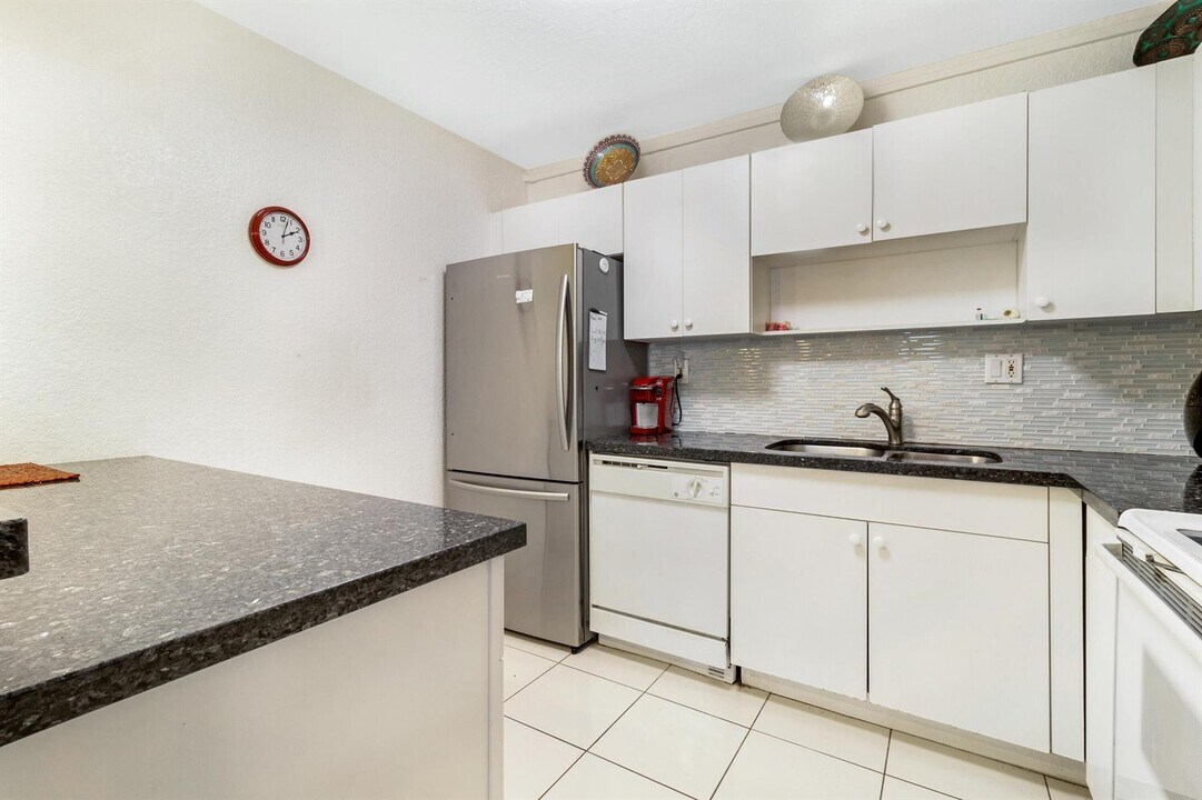 760 SE 2nd Ave, Unit H106 in Deerfield Beach, FL - Building Photo