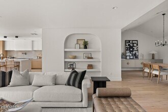 6039 E Calle Camelia in Scottsdale, AZ - Building Photo - Building Photo