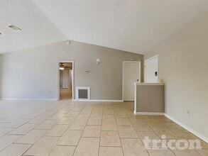 2920 Malcolm Dr in Deltona, FL - Foto de edificio - Building Photo