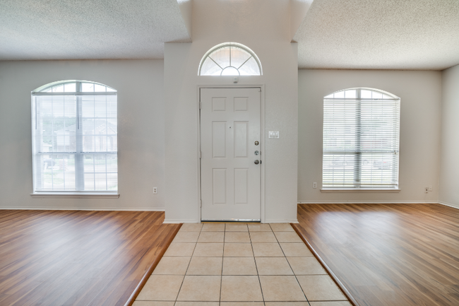 2401 Redfield Dr in Mesquite, TX - Building Photo - Building Photo