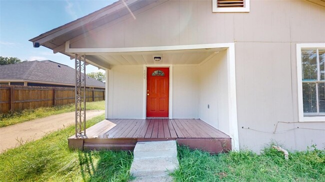 906 California St, Unit 5750-11 in Bryan, TX - Building Photo - Building Photo