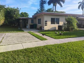 242 SE Park St in Dania Beach, FL - Building Photo