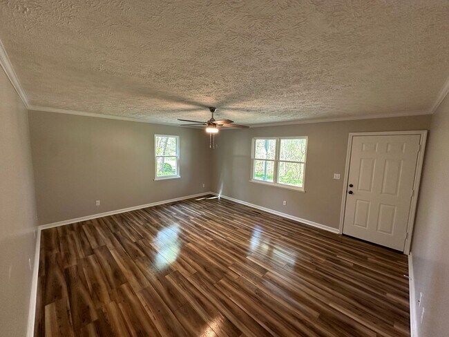 716 Mountain View Dr in Morrison, TN - Building Photo - Building Photo